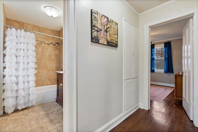 9542 S Campbell Avenue, Evergreen Park, IL 60805