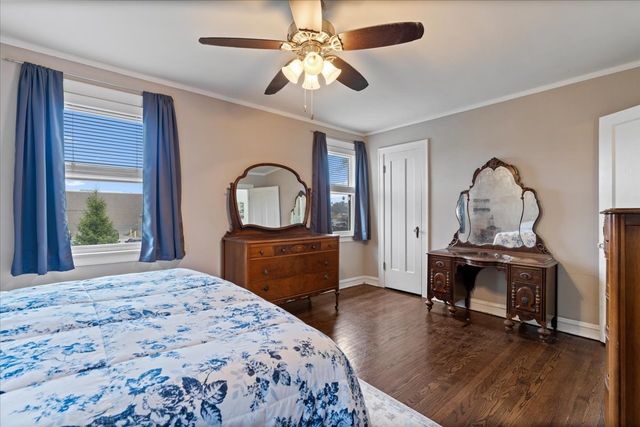 9542 S Campbell Avenue, Evergreen Park, IL 60805