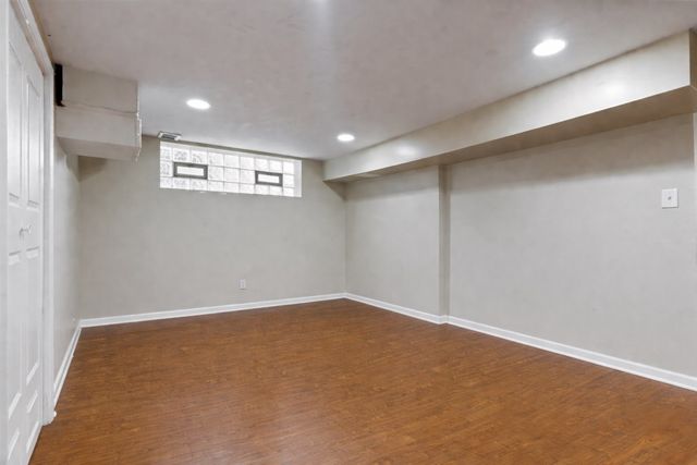 9542 S Campbell Avenue, Evergreen Park, IL 60805