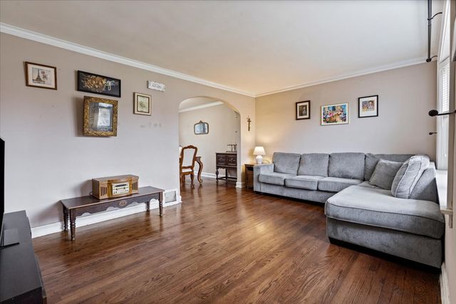 9542 S Campbell Avenue, Evergreen Park, IL 60805