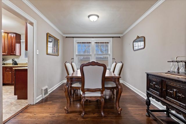 9542 S Campbell Avenue, Evergreen Park, IL 60805