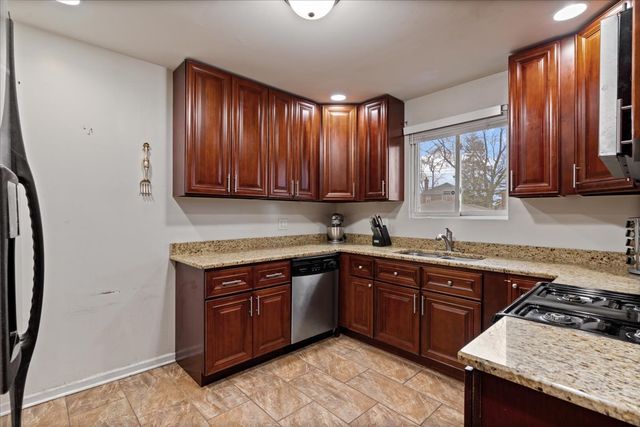 9542 S Campbell Avenue, Evergreen Park, IL 60805