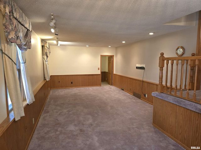 201 W SPRINGFIELD Street, Virginia, IL 62691