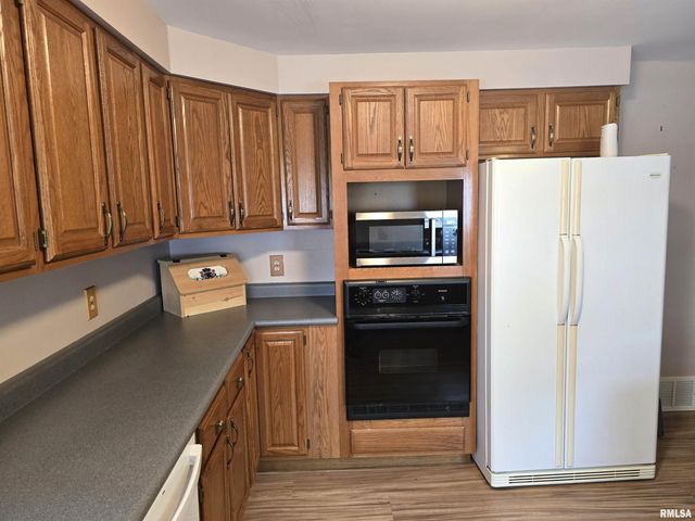 201 W SPRINGFIELD Street, Virginia, IL 62691