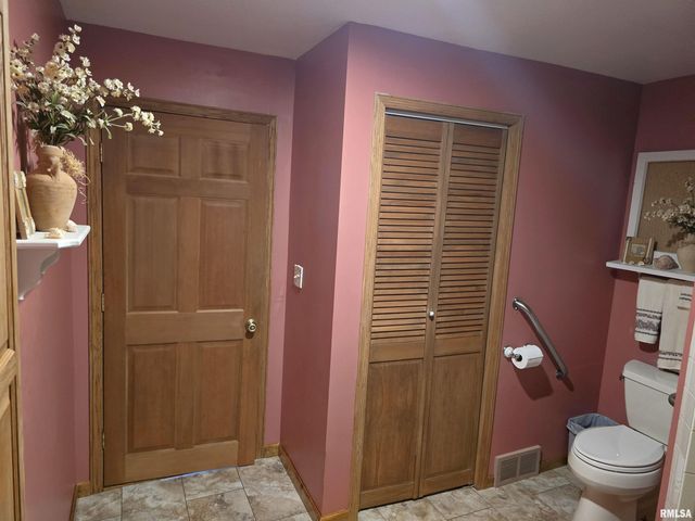 201 W SPRINGFIELD Street, Virginia, IL 62691