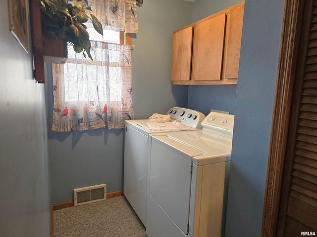 201 W SPRINGFIELD Street, Virginia, IL 62691