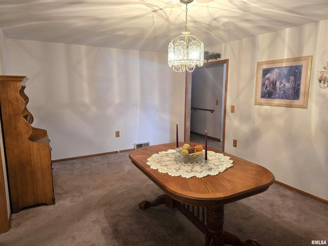 201 W SPRINGFIELD Street, Virginia, IL 62691