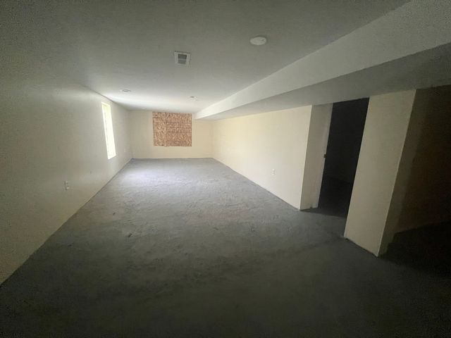 8135 S Muskegon Avenue, Chicago, IL 60617
