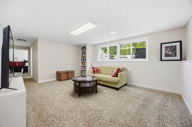 630 Appletree Lane, Moorhead, MN 56560
