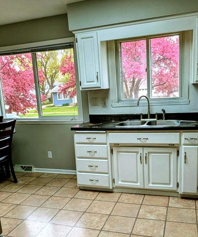 630 Appletree Lane, Moorhead, MN 56560