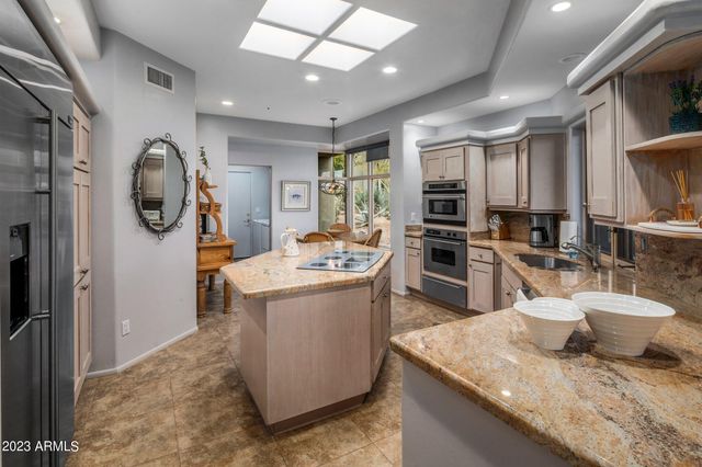 10111 E GRAYTHORN Drive, Scottsdale, AZ 85262