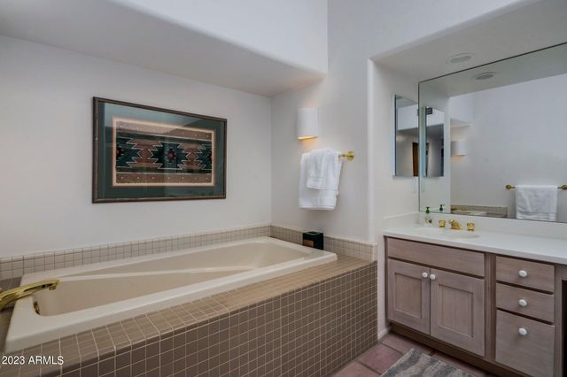 10111 E GRAYTHORN Drive, Scottsdale, AZ 85262