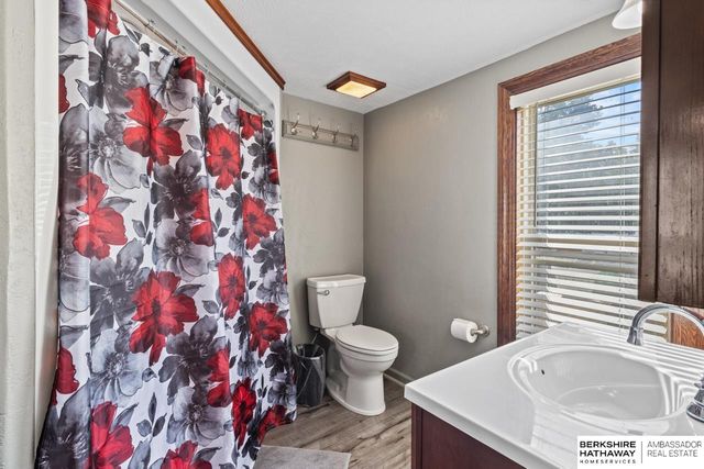 944 S 2nd Street, Lincoln, NE 68526