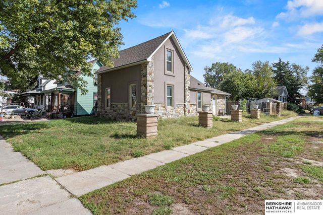 944 S 2nd Street, Lincoln, NE 68526