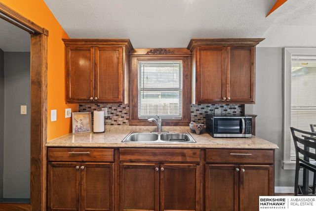 944 S 2nd Street, Lincoln, NE 68526