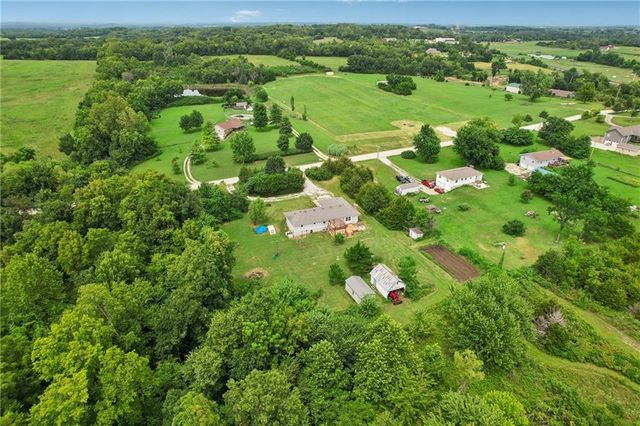 18591 Cantrell Road, Linwood, KS 66052