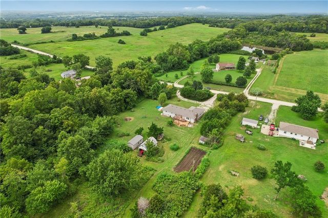 18591 Cantrell Road, Linwood, KS 66052