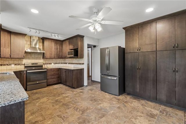 18591 Cantrell Road, Linwood, KS 66052