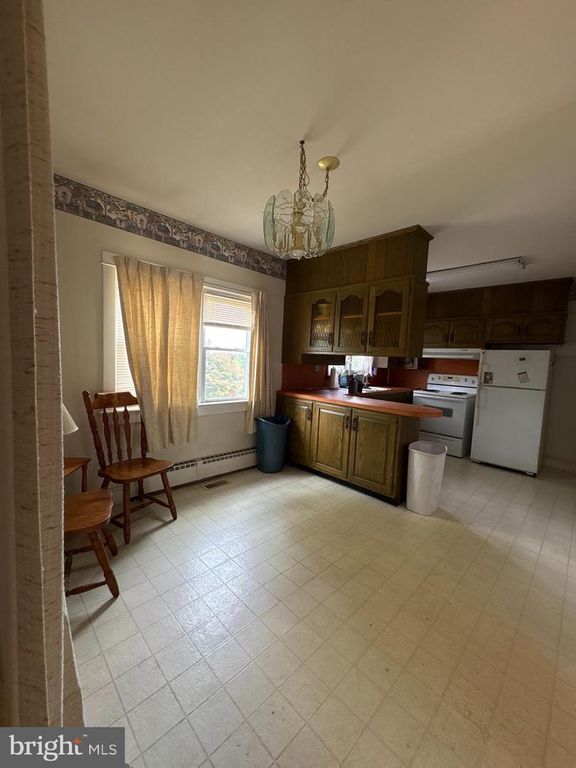 Image 3 of property listing at 4156 BLACK ROCK RD, Hampstead, MD 21074