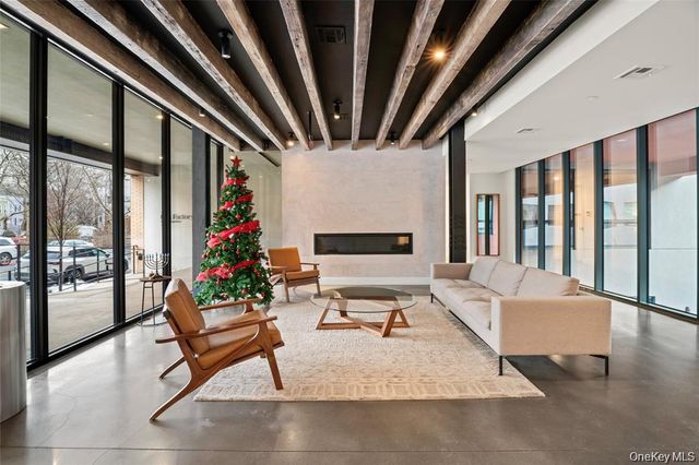 850 Metropolitan Avenue 1E, Brooklyn, NY 11211