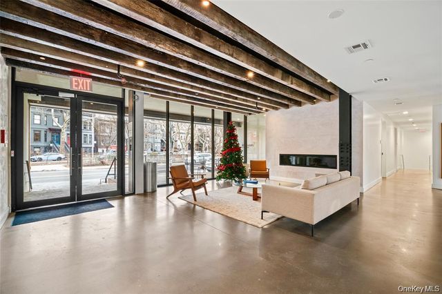 850 Metropolitan Avenue 1E, Brooklyn, NY 11211