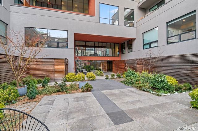 850 Metropolitan Avenue 1E, Brooklyn, NY 11211