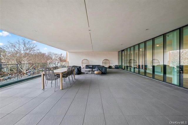 850 Metropolitan Avenue 1E, Brooklyn, NY 11211