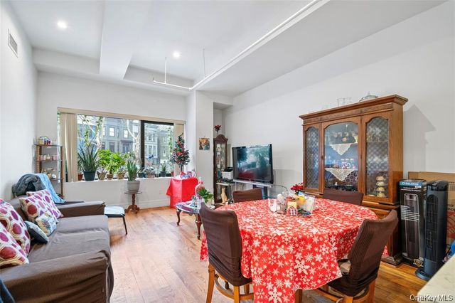 850 Metropolitan Avenue 1E, Brooklyn, NY 11211