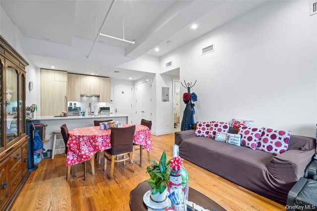 850 Metropolitan Avenue 1E, Brooklyn, NY 11211
