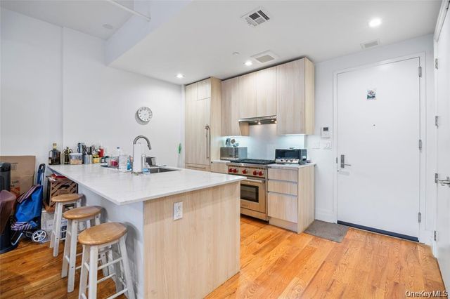 850 Metropolitan Avenue 1E, Brooklyn, NY 11211