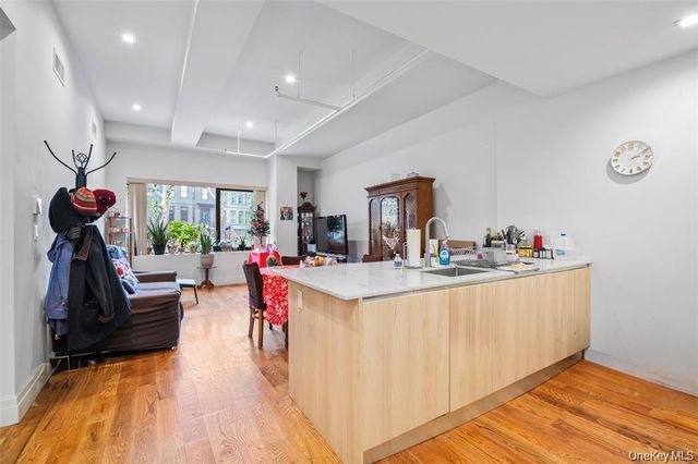 850 Metropolitan Avenue 1E, Brooklyn, NY 11211