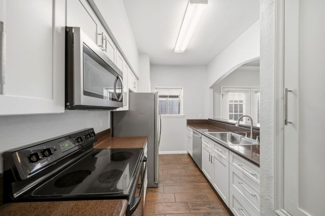 312 Wilcrest Drive 312, Houston, TX 77042