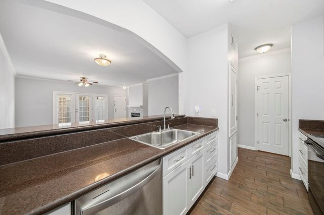 312 Wilcrest Drive 312, Houston, TX 77042
