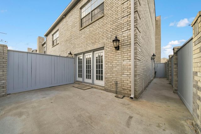 312 Wilcrest Drive 312, Houston, TX 77042