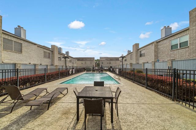 312 Wilcrest Drive 312, Houston, TX 77042