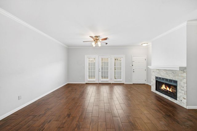 312 Wilcrest Drive 312, Houston, TX 77042