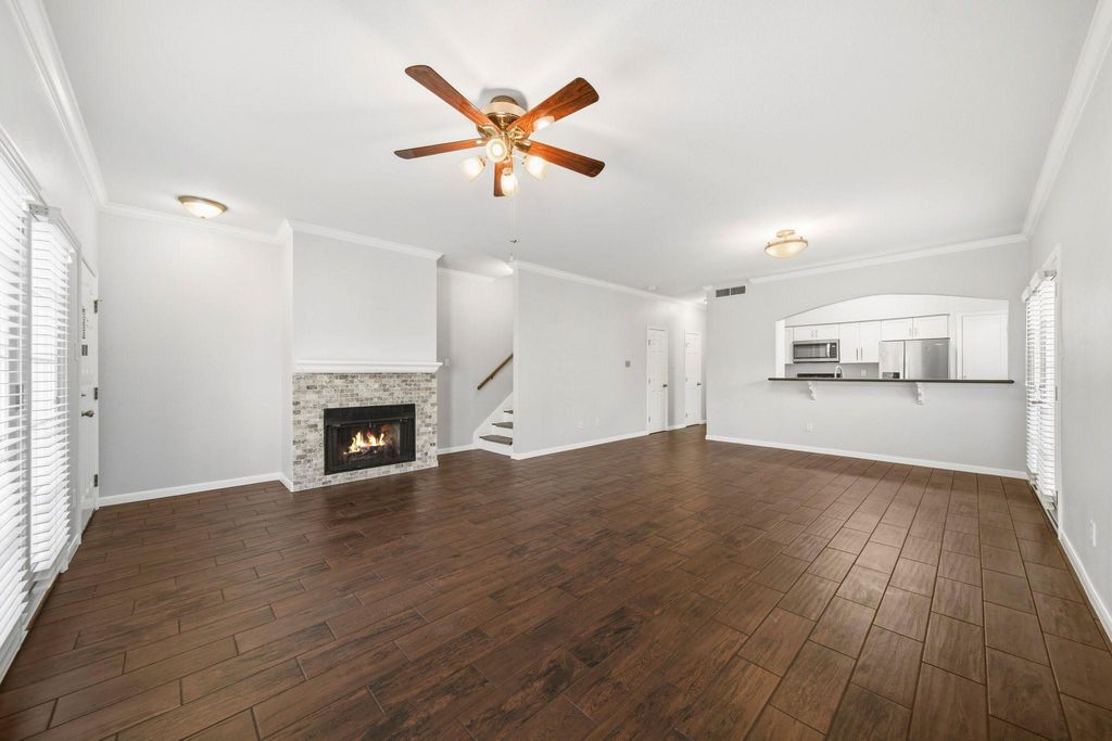 312 Wilcrest Drive 312, Houston, TX 77042