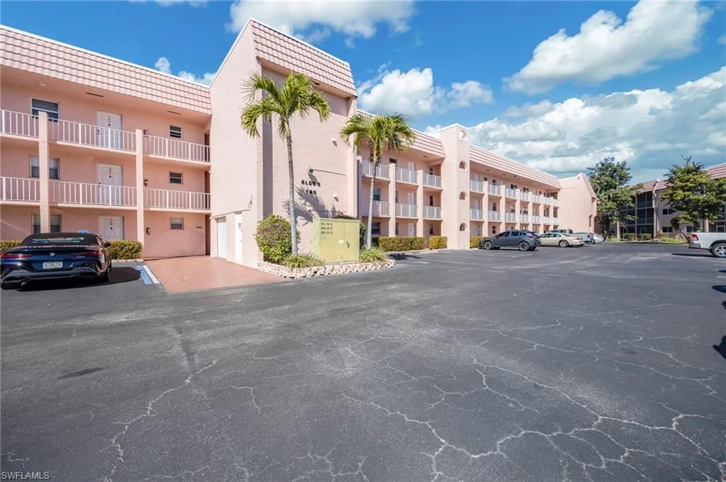 180 Turtle Lake CT 211, NAPLES, FL 34105 — exterior