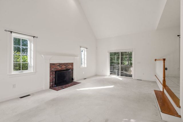 34 Laurelwood Dr, Worcester, MA 01605