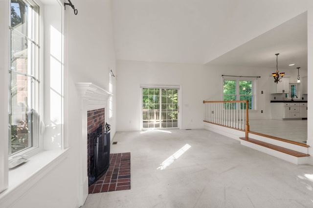 34 Laurelwood Dr, Worcester, MA 01605