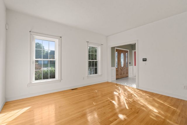 34 Laurelwood Dr, Worcester, MA 01605