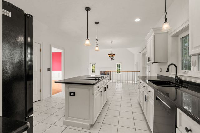 34 Laurelwood Dr, Worcester, MA 01605