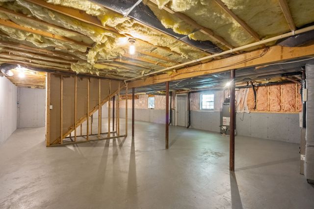 34 Laurelwood Dr, Worcester, MA 01605