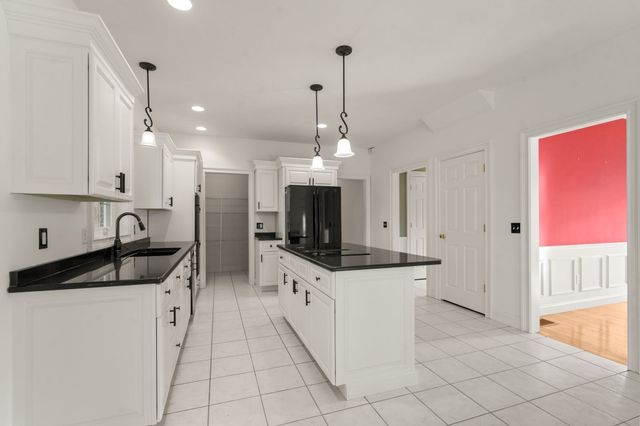 34 Laurelwood Dr, Worcester, MA 01605