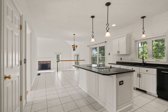 34 Laurelwood Dr, Worcester, MA 01605