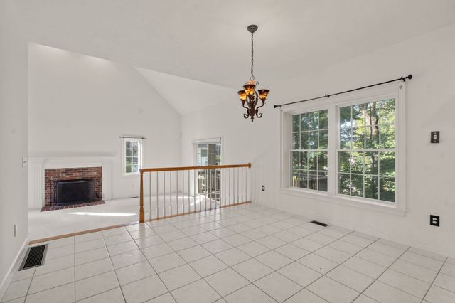 34 Laurelwood Dr, Worcester, MA 01605