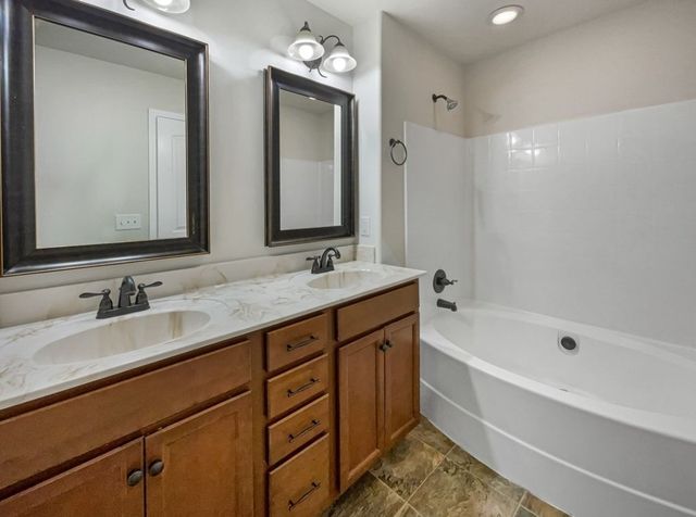 1224 Meachem Dr, Clarksville, TN 37042