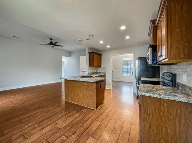 1224 Meachem Dr, Clarksville, TN 37042