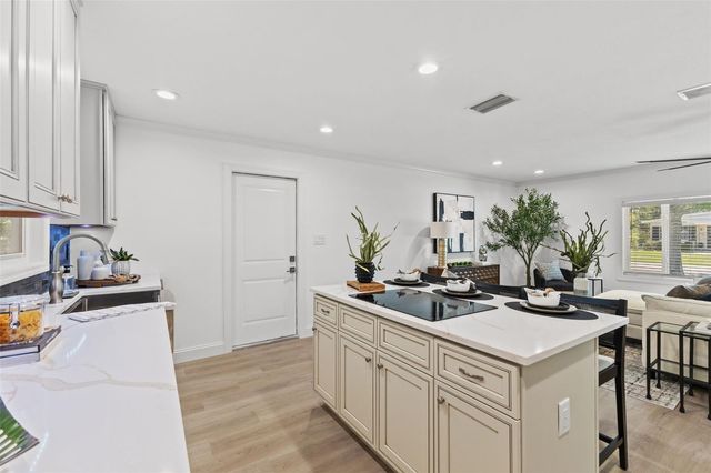 4631 W BAY VILLA AVENUE, Tampa, FL 33611