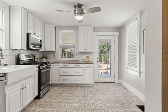 904 W HENRY AVENUE, Tampa, FL 33604